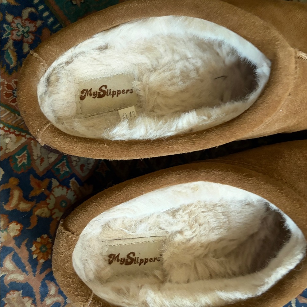 Like new My Slippers slip on brown suede and faux fur size 10 men’s. Warm. - Picture 2 of 11